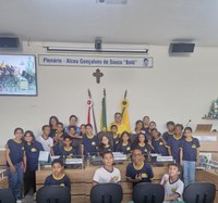 Alunos do 6º ano integral da Escola Estadual Ana Chaves realizam visita à Câmara Municipal de Campina Verde!