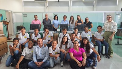Alunos do 6º ano integral da Escola Estadual Ana Chaves realizam visita na Câmara Municipal de Campina Verde