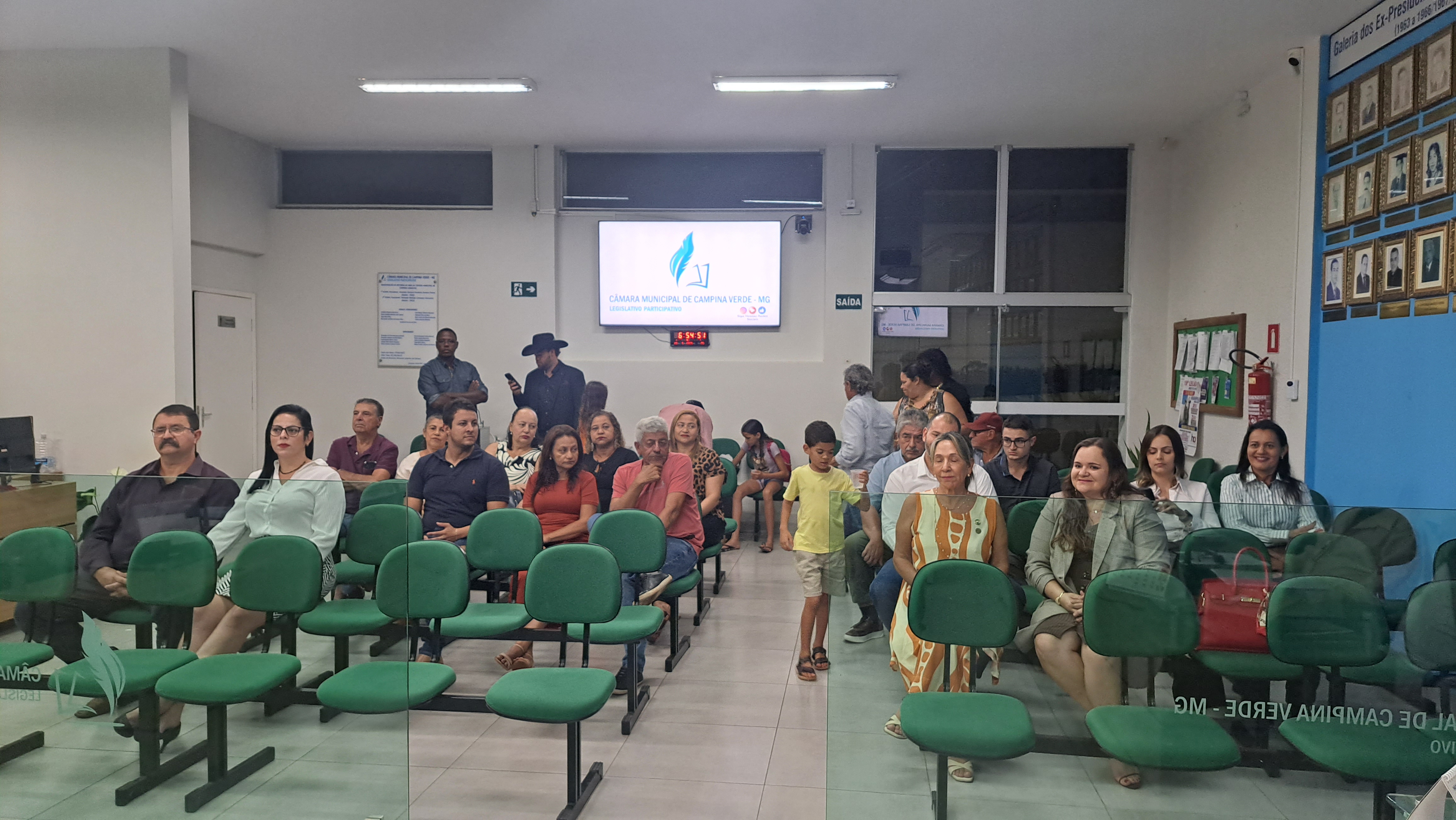 Câmara Municipal de Campina Verde realiza 8ª Reunião Ordinária com entrega de moções e votação de projetos