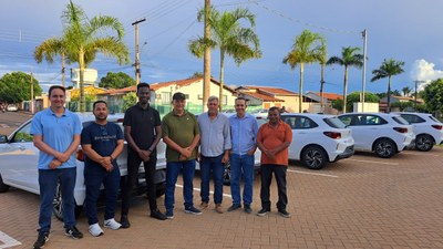 Legislativo de Campina Verde participa da entrega de 10 novos veículos para a saúde