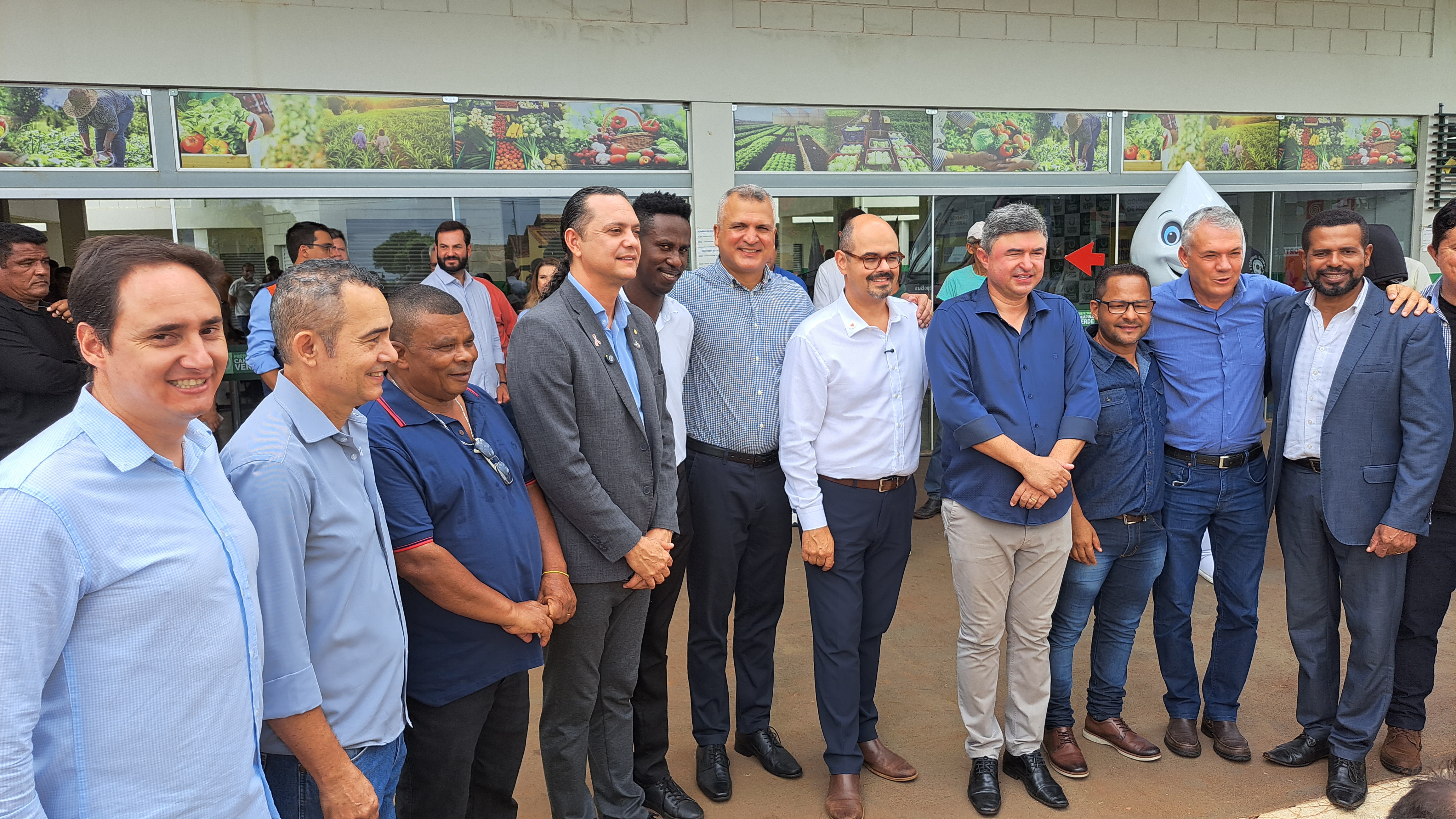  Presidente da Câmara participa de evento com a presença do vice-governador para entrega de veículos para a saúde