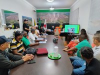 Vereadores participam de reunião com o objetivo de implementar a coleta seletiva e a cooperativa de reciclagem no município